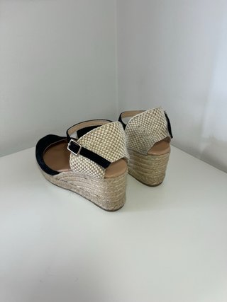 Sandalias negras de cuña