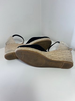Sandalias negras de cuña