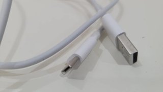 Cascos Inalámbricos Bluetooth Blancos y Negros