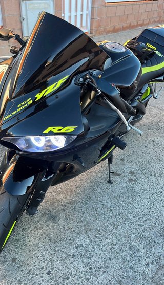 Yamaha R6 2005 Negra y Amarilla