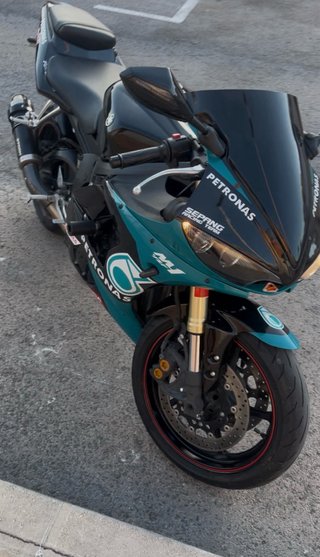 Yamaha R6 2005 Negra y Amarilla