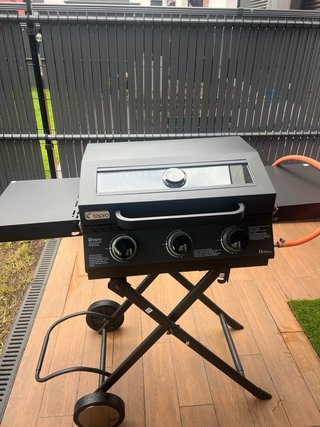 Barbacoa de gas con tres parrillas