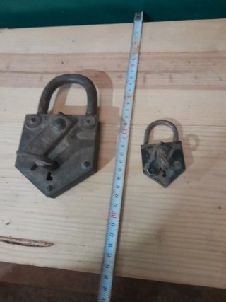 2 Candados Antiguos Metálicos