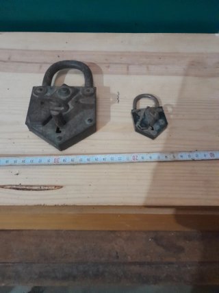 2 Candados Antiguos Metálicos