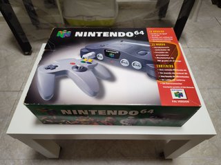 Nintendo 64 (con caja y contenido)