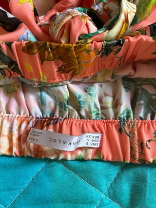 Falda Zara floral rosa