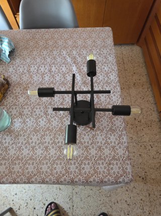 Lámpara de salón negra y transparente