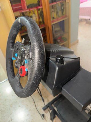 Volante Logitech G29 con Pedales y Soporte