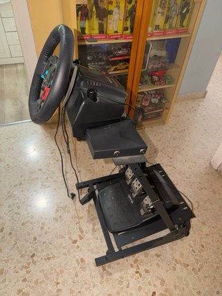 Volante Logitech G29 con Pedales y Soporte
