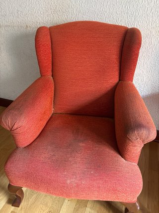 Butacas orejeras salón tela madera
