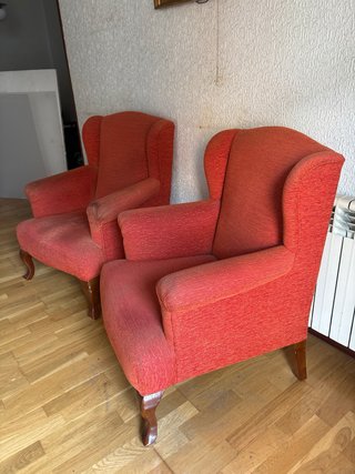 Butacas orejeras salón tela madera