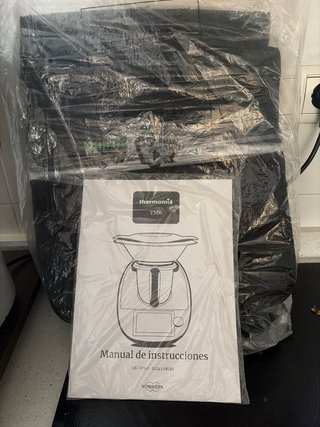 Thermomix Tm6 con accesorios y protector pantalla