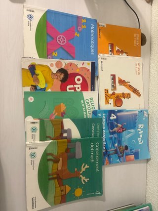 Pack libros 4 primaria usados falta el de catalán