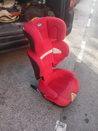 Silla de coche Chicco roja(  no  envío)