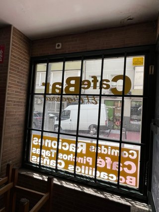 Ventanas de hierro con cristal de seguridad y reja