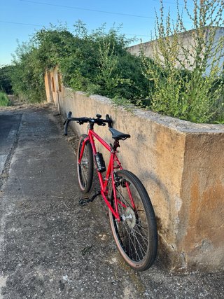 Bicicleta Gravel Vermella