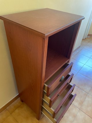 Mobili in legno con cassetti