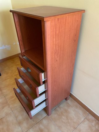 Mobili in legno con cassetti