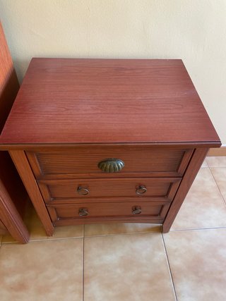 Mobili in legno con cassetti
