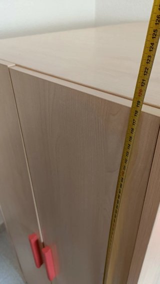 Dormitorio completo: armario, cama y mesita