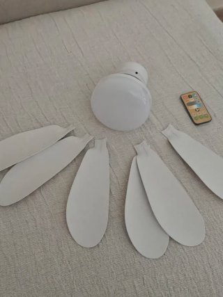 Ventilador con luz LED y mando a distancia