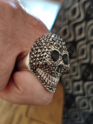 Anello teschio con strass