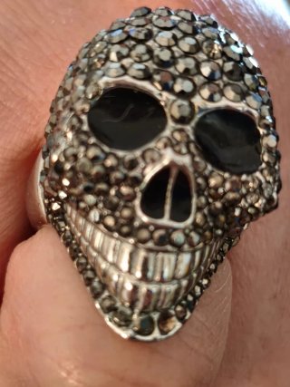 Anello teschio con strass
