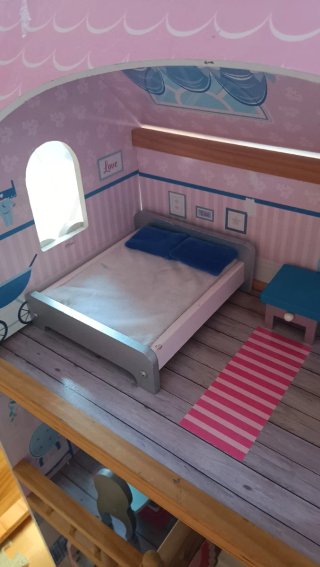 Casa de muñecas grande con muebles