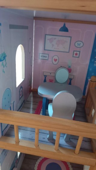 Casa de muñecas grande con muebles