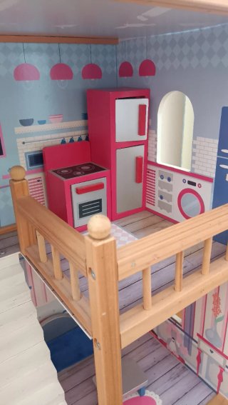 Casa de muñecas grande con muebles
