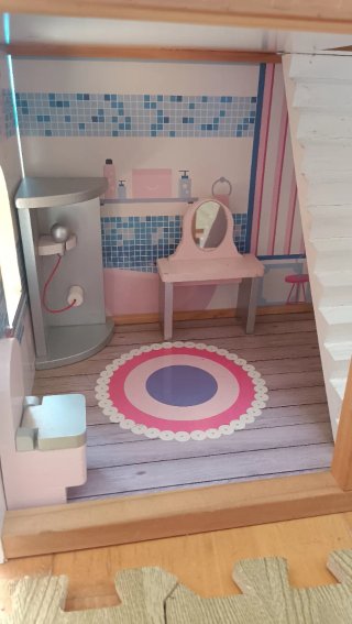 Casa de muñecas grande con muebles