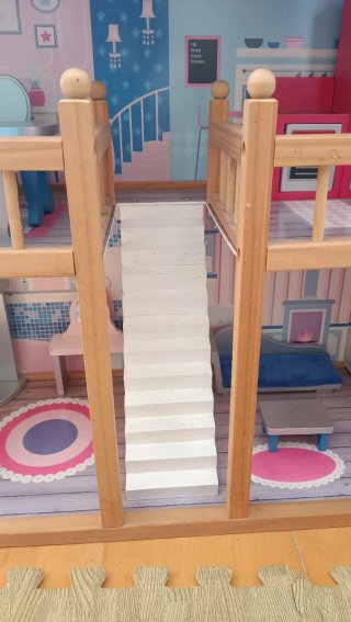 Casa de muñecas grande con muebles