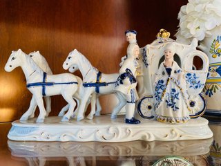 Figura Carruaje EIHO Porcelana Azul y Oro