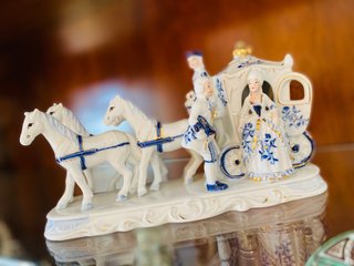 Figura Carruaje EIHO Porcelana Azul y Oro