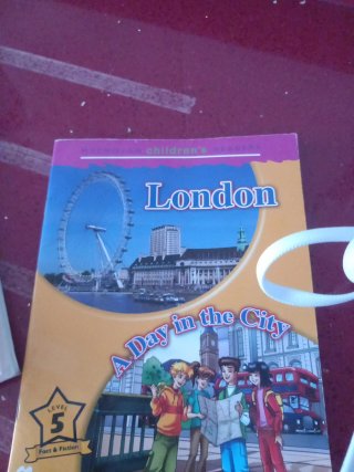Libro macmillan children`s readers London level 5