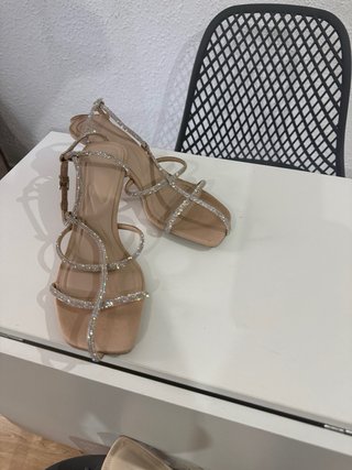 Sandalias Beige y Plateadas con Brillantes