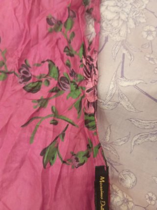Pañuelo de seda floral beige y rosa