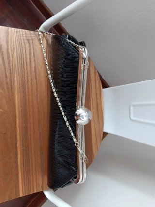 Bolso de fiesta negro.De mano o para colgar