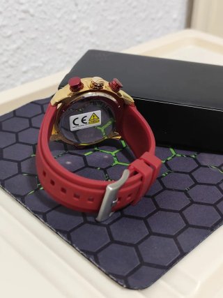 Reloj de Hombre Dorado y Rojo