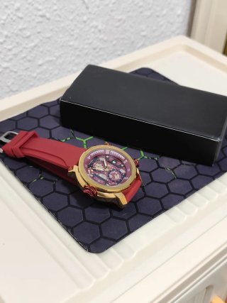 Reloj de Hombre Dorado y Rojo