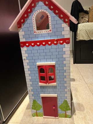 Casita de muñecas infantil de madera con mobiliari