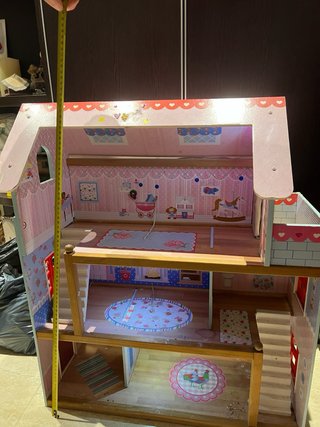 Casita de muñecas infantil de madera con mobiliari