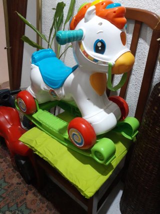 Caballo de juguete musical para niños