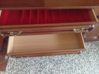 Armario de comedor de madera y cristal