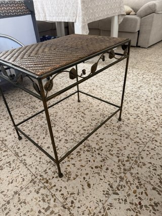 Mesa auxiliar mimbre y metal