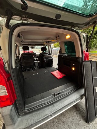 Peugeot Partner Tepee Outdor 2011. Buen estado.