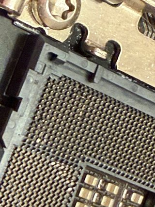 Gigabyte B760 Gaming X AX (Socket Dañado)