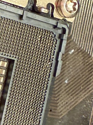 Gigabyte B760 Gaming X AX (Socket Dañado)