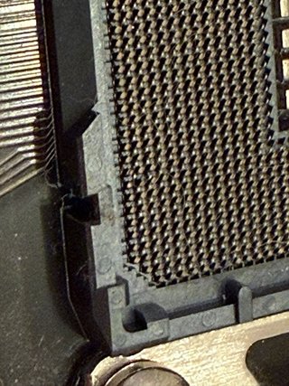 Gigabyte B760 Gaming X AX (Socket Dañado)