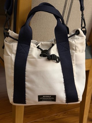Bolso Ecoalf blanco y azul
